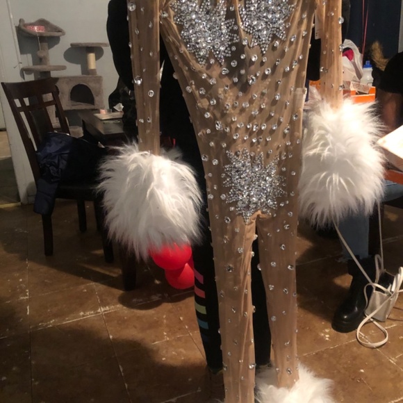 One piece - Picture 2 of 4